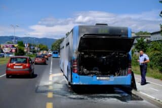 Zagreb: Na Aveniji Večeslava Holjevca zapalio se autobus ZET-a