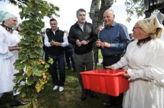 Jastrebarsko – Predsjednik Milanović na Diplomatskoj berbi grožđa