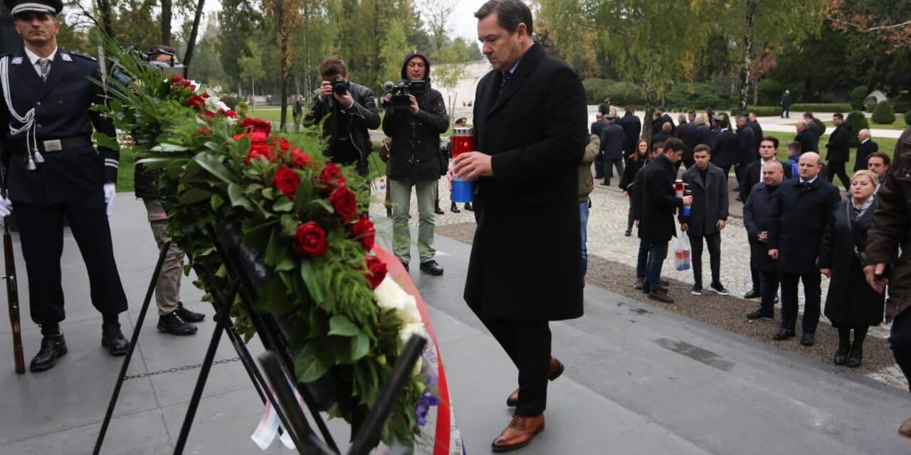 Izaslanstvo zagrebačkog HDZ-a položilo vijence povodom blagdana Svih svetih