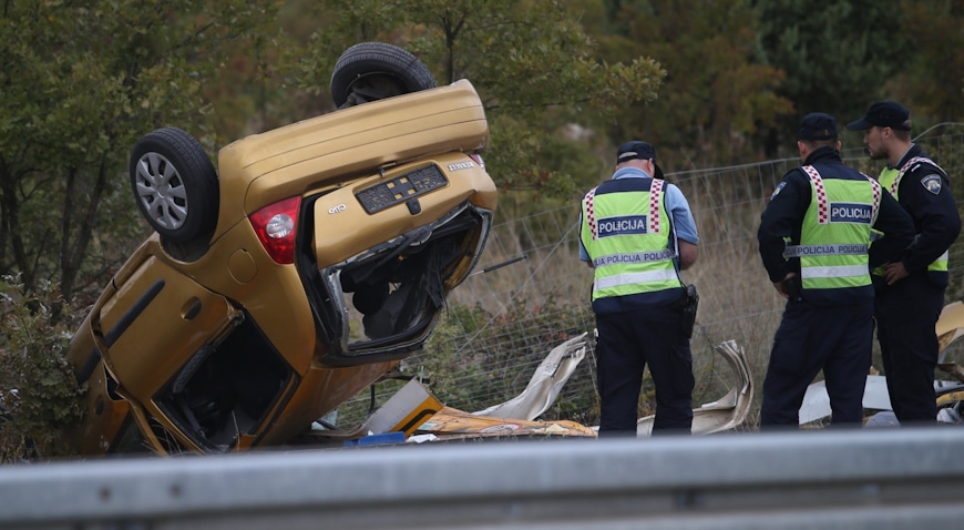 Prometna nesreća u Dugopolju, automobil sletio s ceste, jedna osoba izgubila život