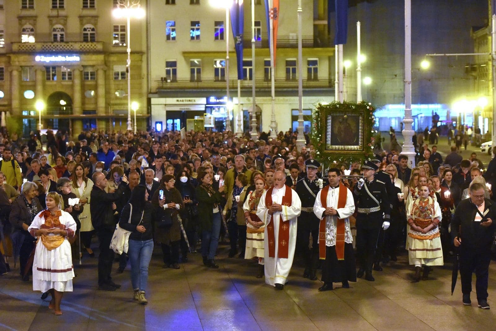 Misa ispred zagrebačke katedrale kao dio svetkovine Majke Božje od Kamenitih vrata