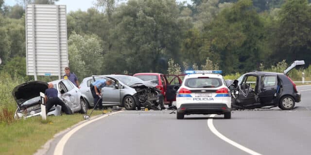 Luka: Nekoliko osoba ozlijeđeno u frontalnom udaru na “staroj Zagorskoj”