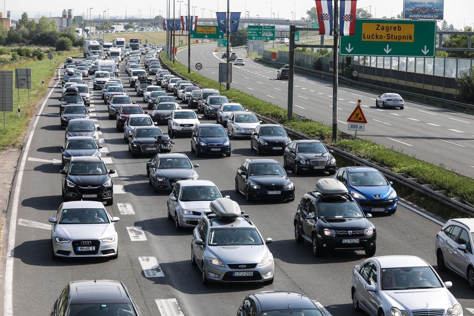 Gužve Na Cestama Prema Moru, Sudar Između Buzina I Lučkog | 01Portal