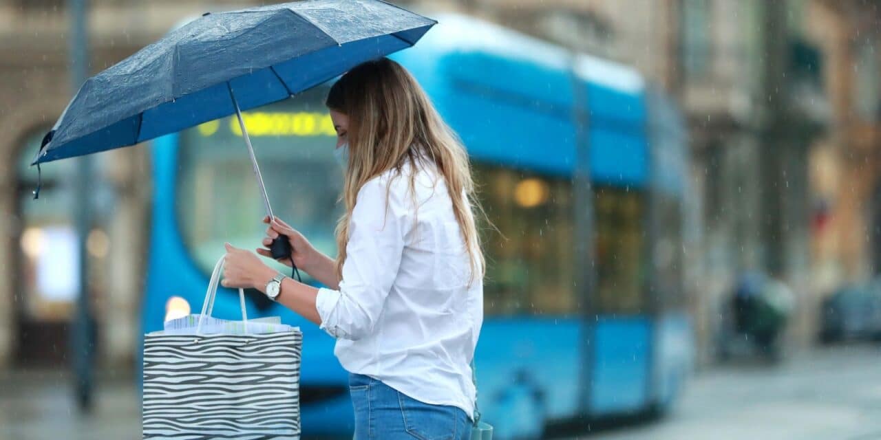 Zagreb: U središte grada stiglo zahlađenje i kiša
