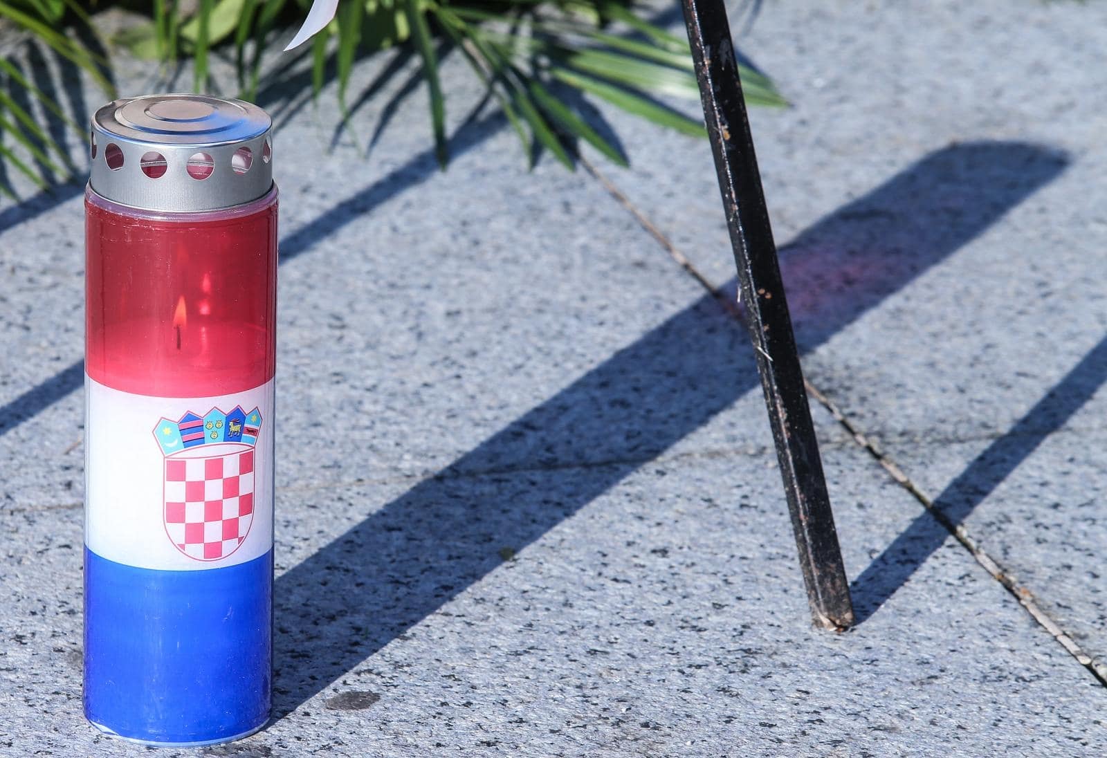 Zagreb: Premijer Plenković sa suradnicima obišao groblje Mirogoj
