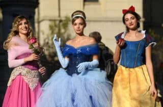 Zagreb: Tri prijateljice prošetale gradom u kostimima Disneyjevih princeza