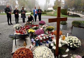 Zagreb: Slavko Kojić sa suradnicima položio vijenac na grobu Milana Bandića