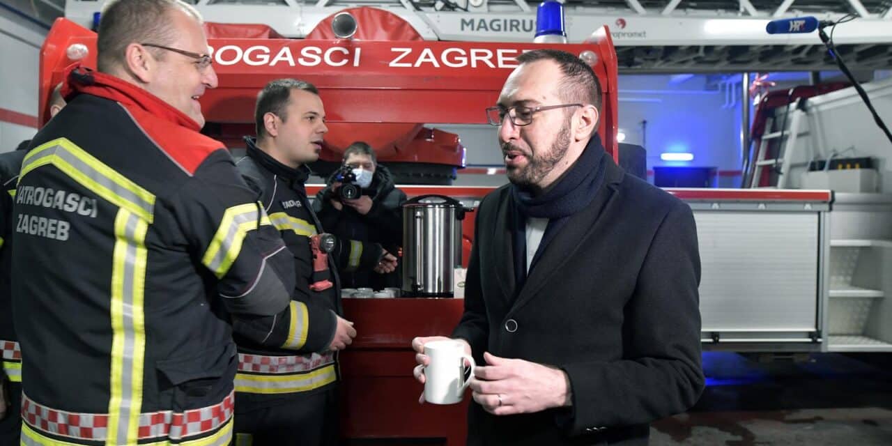 Gradonačelnik Tomašević u obilasku dežurnih službi obišao i Javnu vatrogasnu postrojbu Grada Zagreba