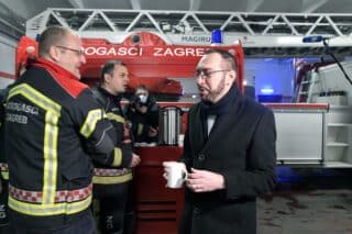 Gradonačelnik Tomašević u obilasku dežurnih službi obišao i Javnu vatrogasnu postrojbu Grada Zagreba