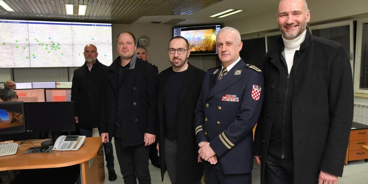 Gradonačelnik Tomašević u obilasku dežurnih službi uoči Nove Godine posjetio Policijsku upravu zagrebačku