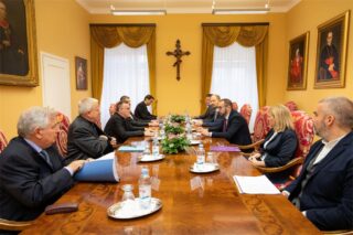 Susret kardinala Bozanića i gradonačelnika Tomaševića 271022 (3)