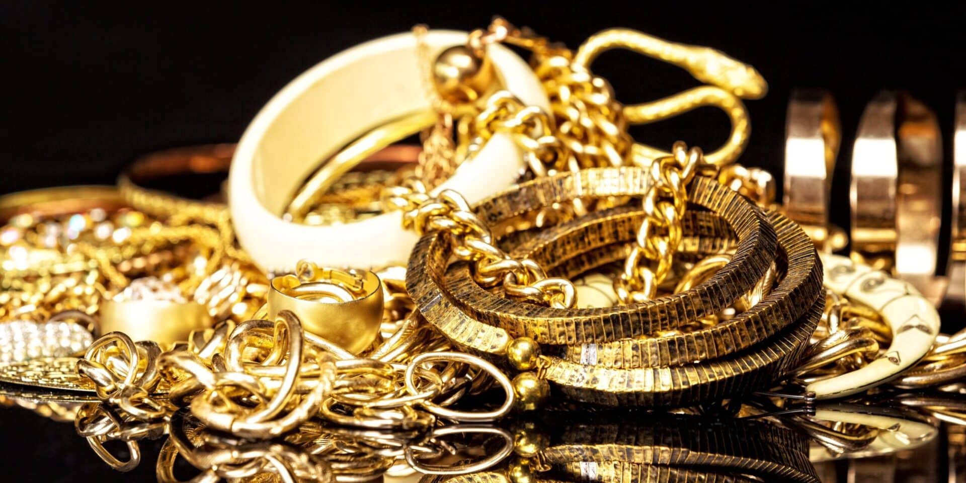 Bunch,Of,Gold,Jewelry,Against,Black,Background.