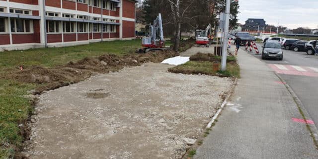 Započeli radovi na izgradnji novih parkirališnih mjesta u Školskoj ulici – Ivanić-Grad – Javor Bojan Leš 20200225_144737