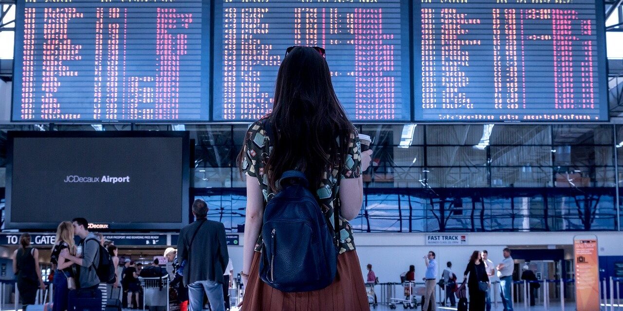 airport-2373727_1280