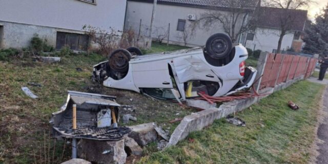 auto_na_krovu_intervencija_vatrogasaca2-696×464