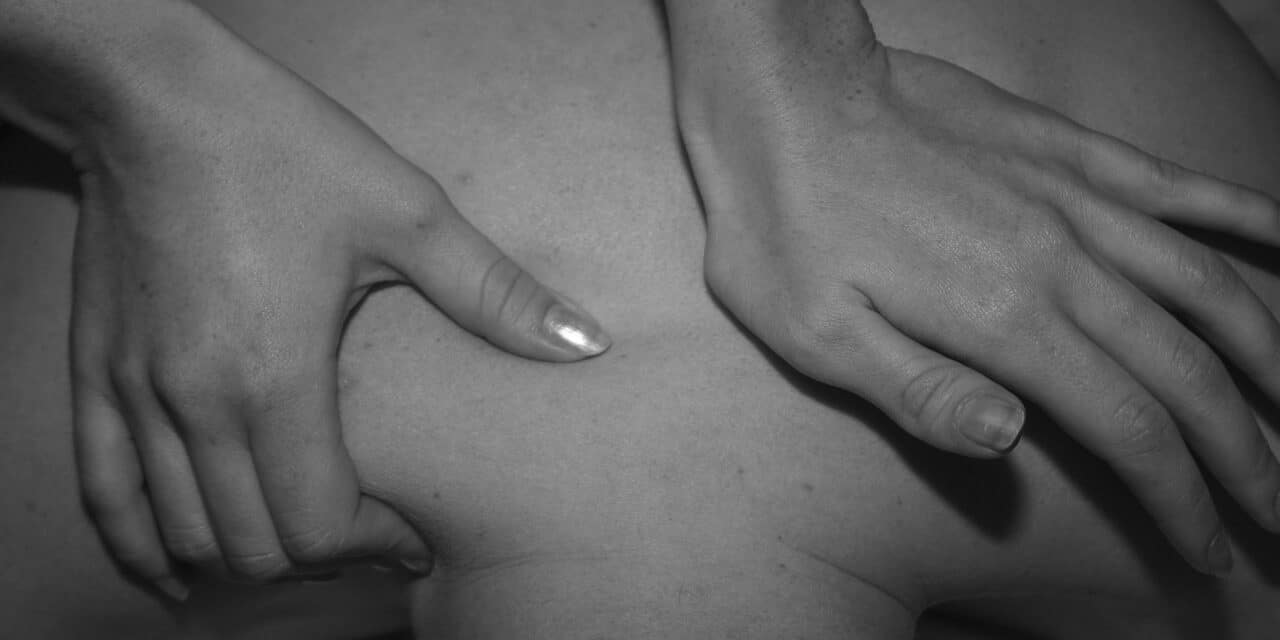 back-pain-1491801_1280