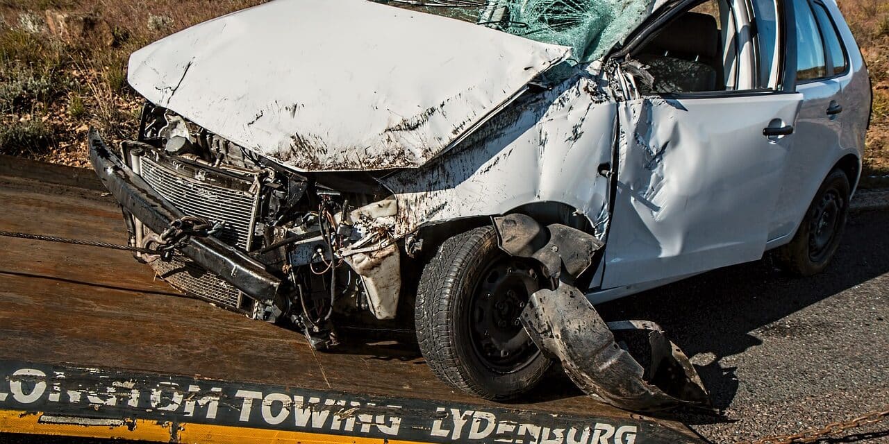car-accident-1538175_1280