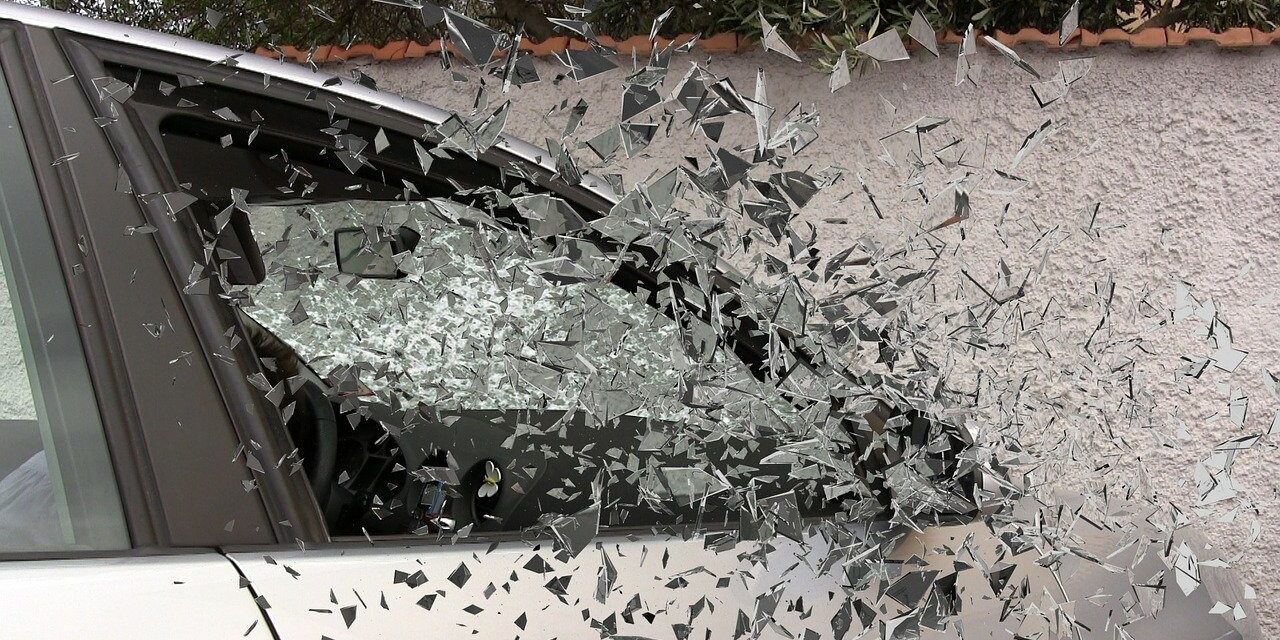 car-accident-337764_1280