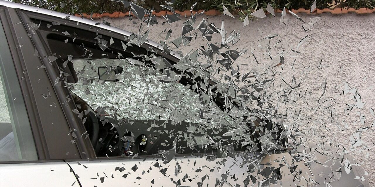 car-accident-337764_1280