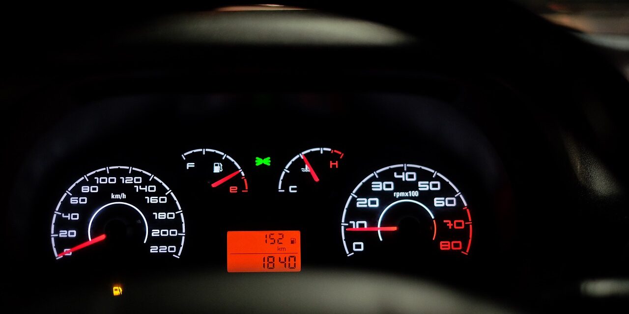 car-dashboard-2667434_1280