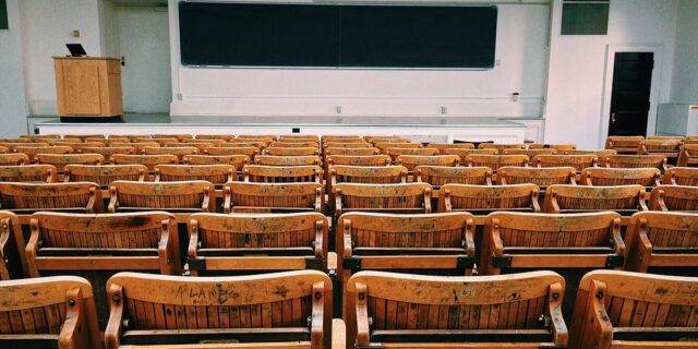 classroom-1699745_960_720