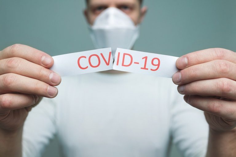 covid-19-4987804_1280-768×512-2-1