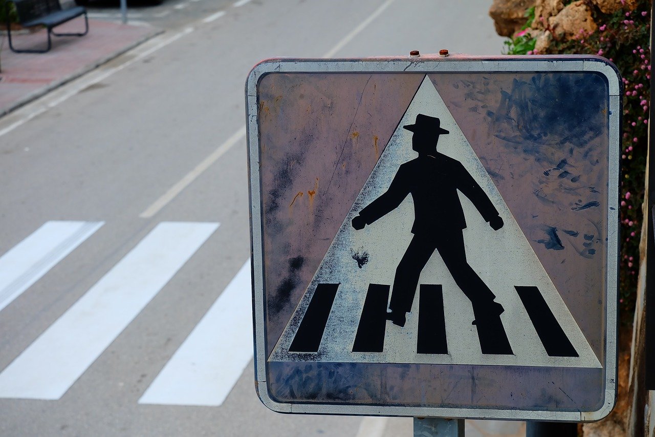 crosswalk-2711041_1280