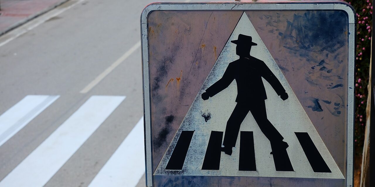 crosswalk-2711041_1280