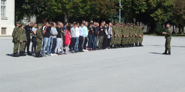 26. nara�taj roènika na dragovoljnom vojnom osposobljavanju