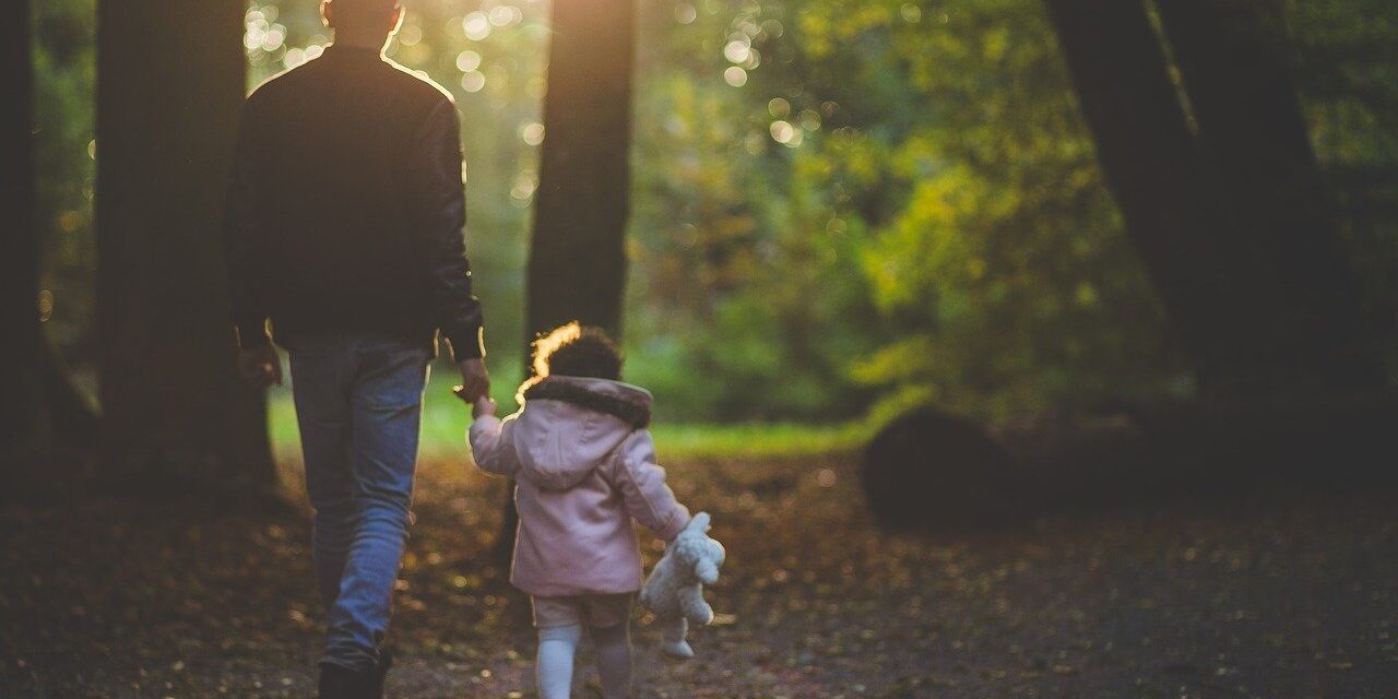 father-2606964_1280