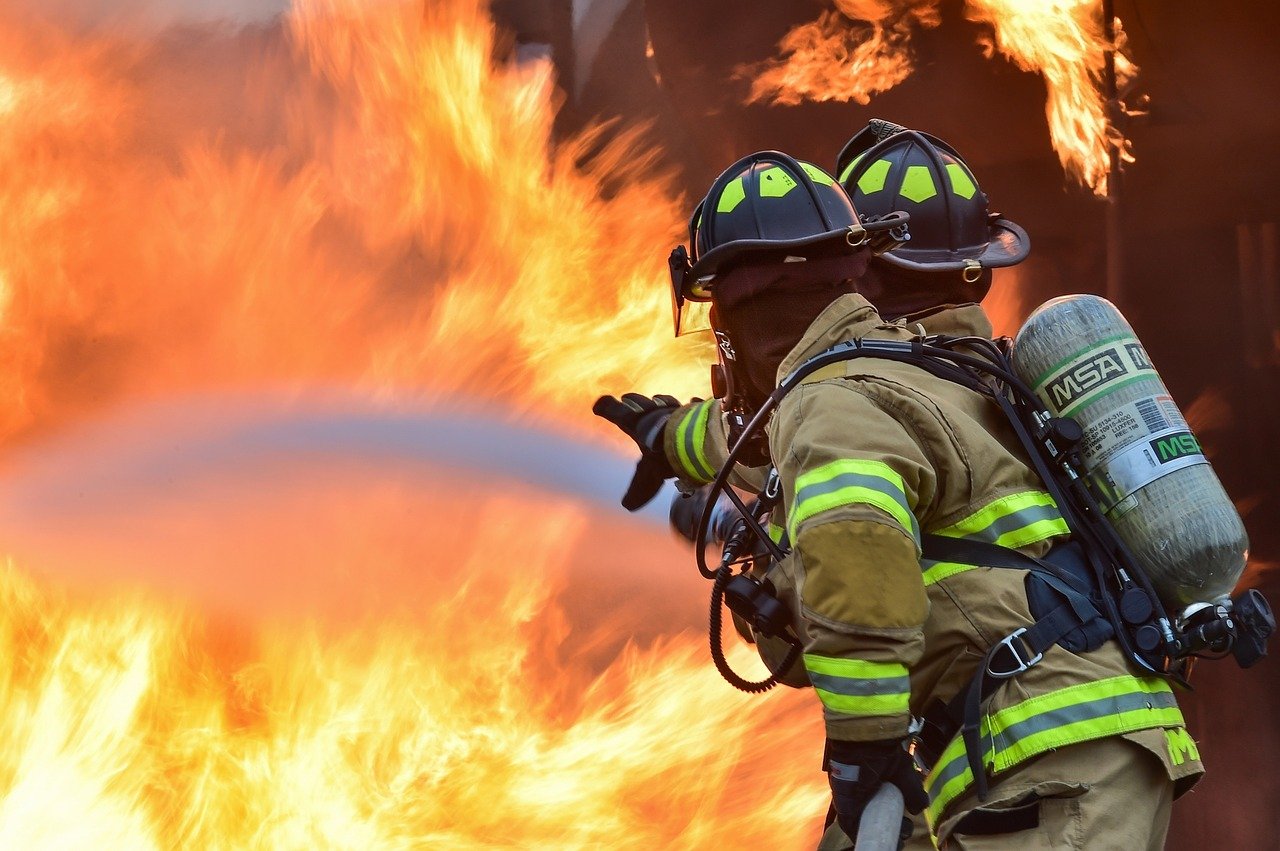 firefighters-1717916_1280