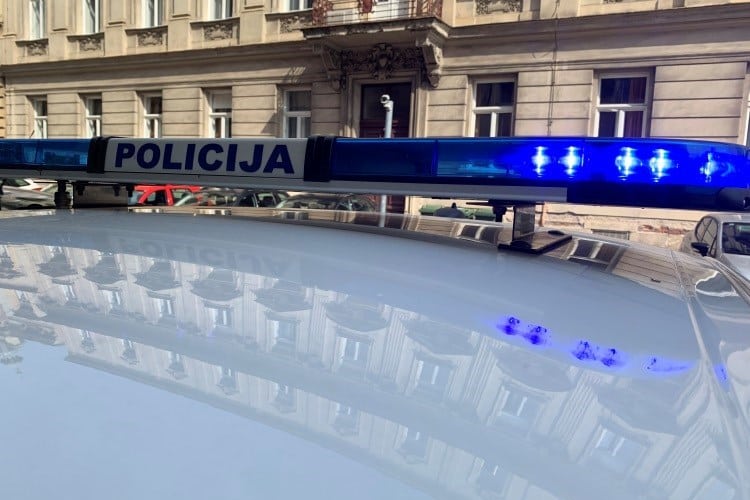 foto pol auto blic