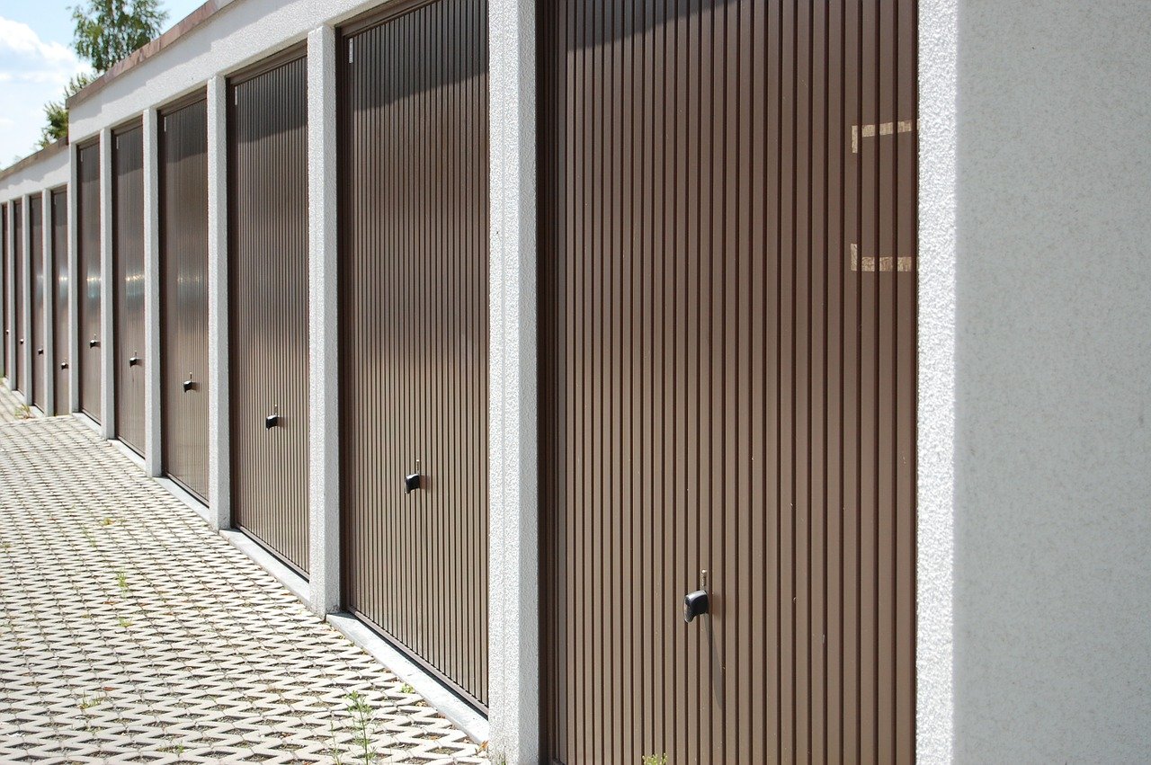 garages-428636_1280
