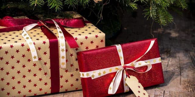 gifts-3835455_1920_145437.jpg