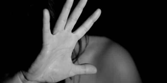 hand-1832921_1280-735×400