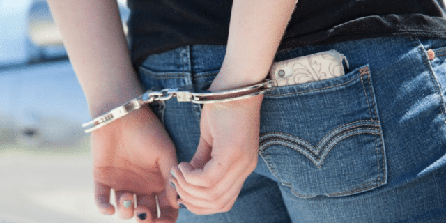handcuff-39fecd17368a4648821b54df96928462b66f836e-s800-c85