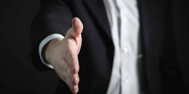 handshake-2056023_1280