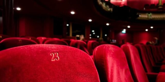 kino-sjedala-229361-725×408
