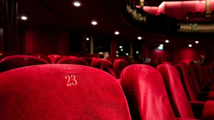 kino-sjedala-229361-725×408