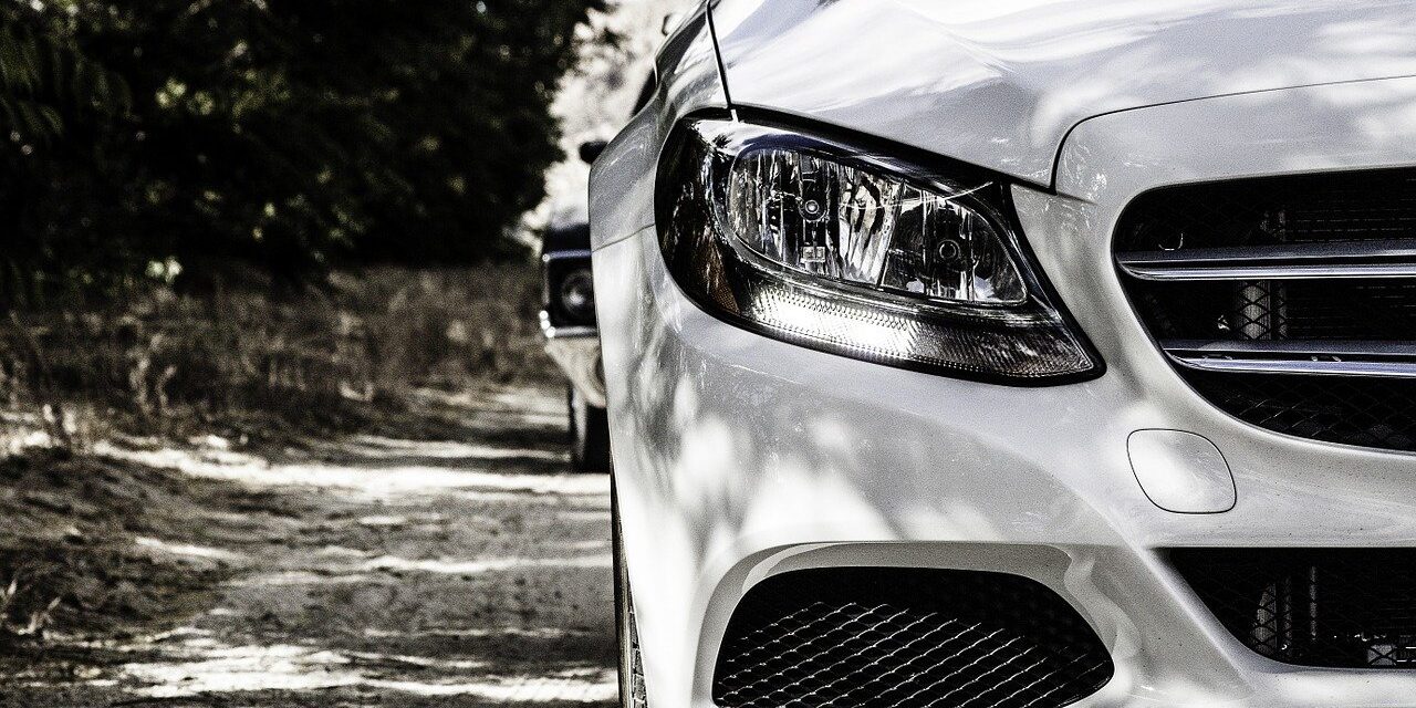 mercedes-841465_1280