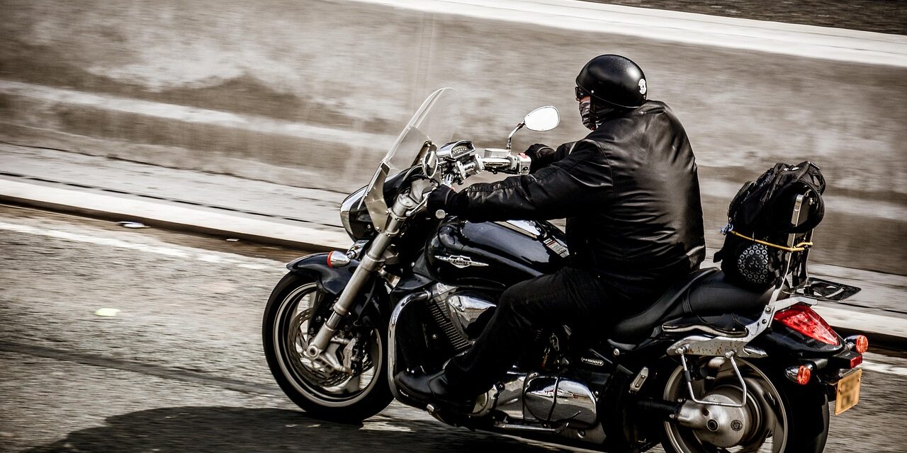motorcycle-2268518_1280