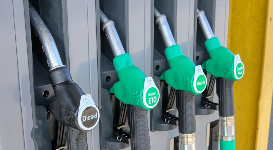 petrol-stations-4978824_1920