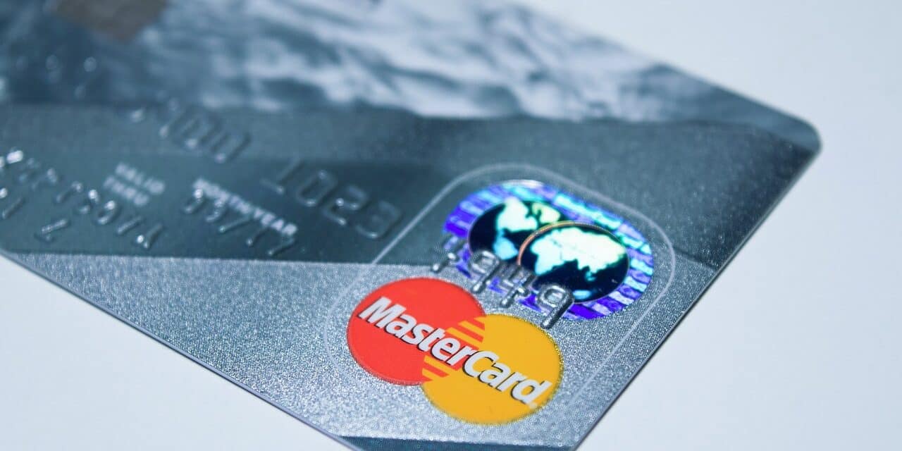 plastic-card-1647376_1280