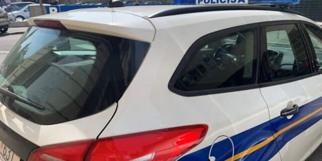 policija-auto