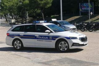 policijski-auto-696×464