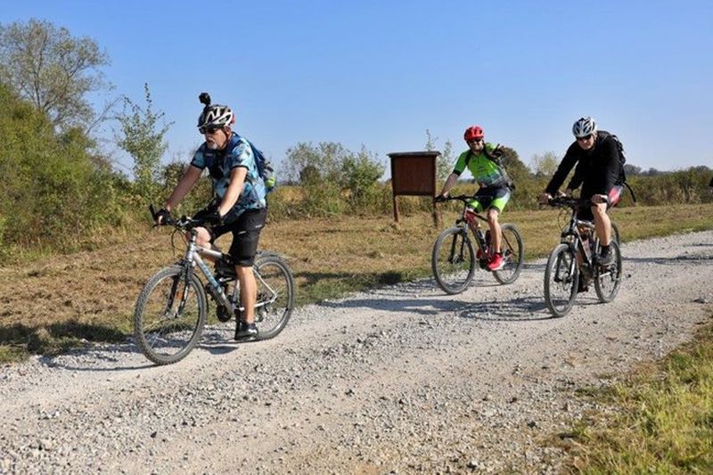 put bijele rode 5