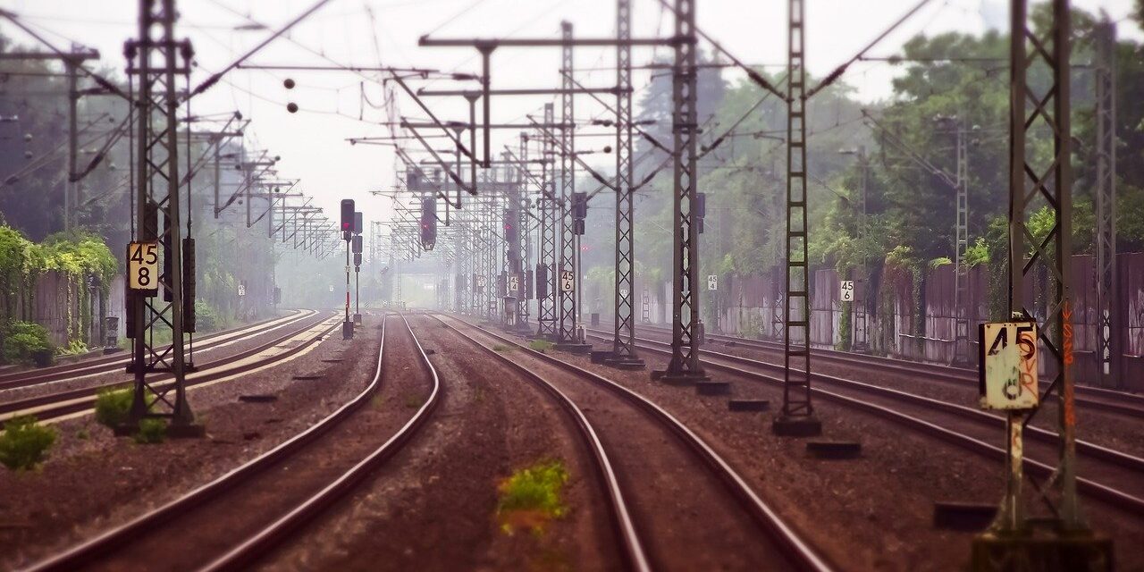 railway-tracks-3455169_1280