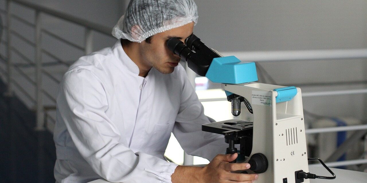 scientist-2141259_1280