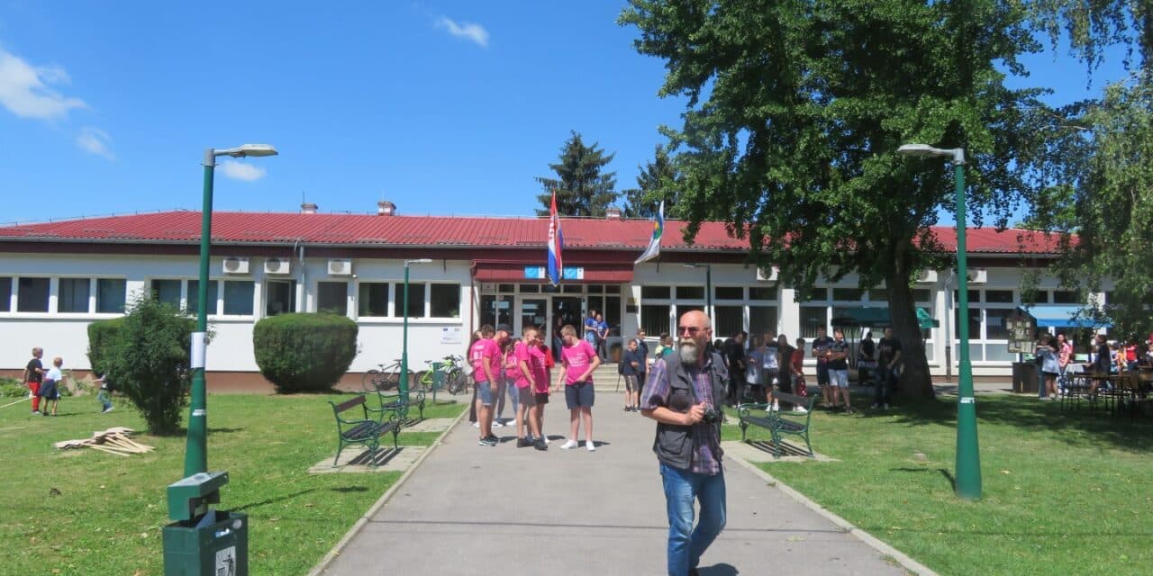 škola