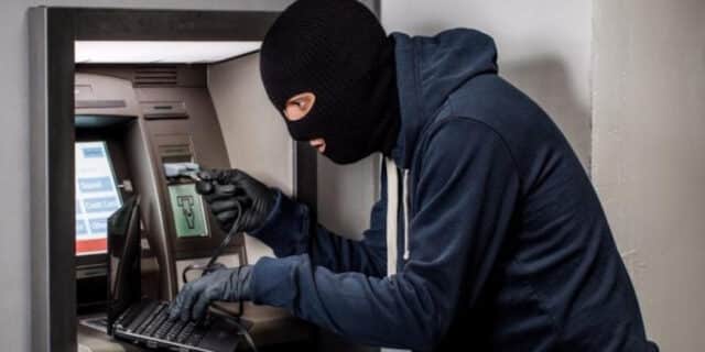 tfvwPkFg_haker_bankomat